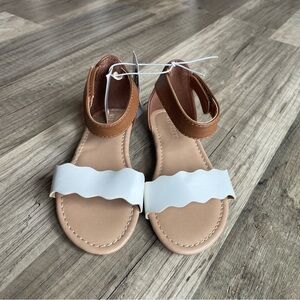 Old Navy Kids Sandals - Brown and White, girls size 8